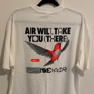 Men’s loose fit hummingbird Nike tee!